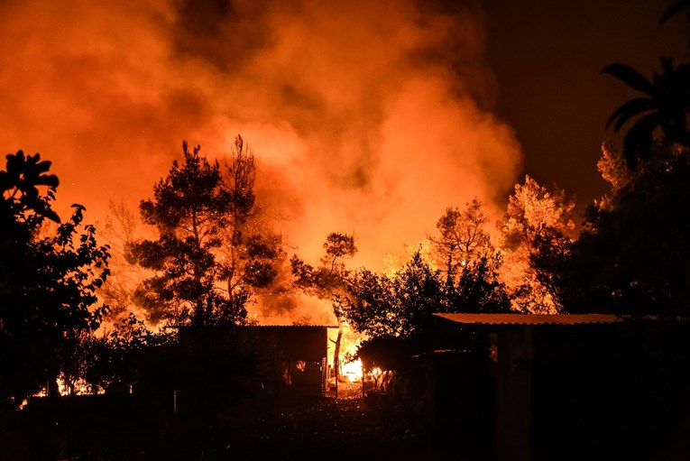 U Grčkoj se požari približavaju turističkim odredištima, proglašena uzbuna