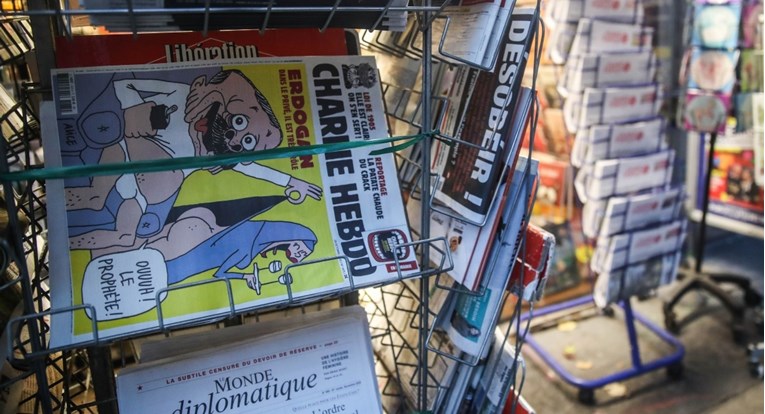Charlie Hebdo objavio karikature ajatolaha Hamneija, Iran zatvorio francuski institut