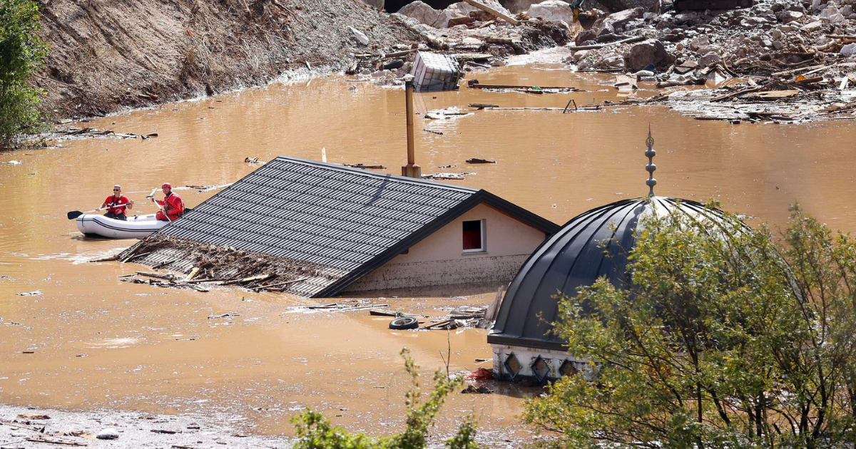 Muž i žena spasili sedmero ljudi od poplave, na leđima nosili dijete do obale