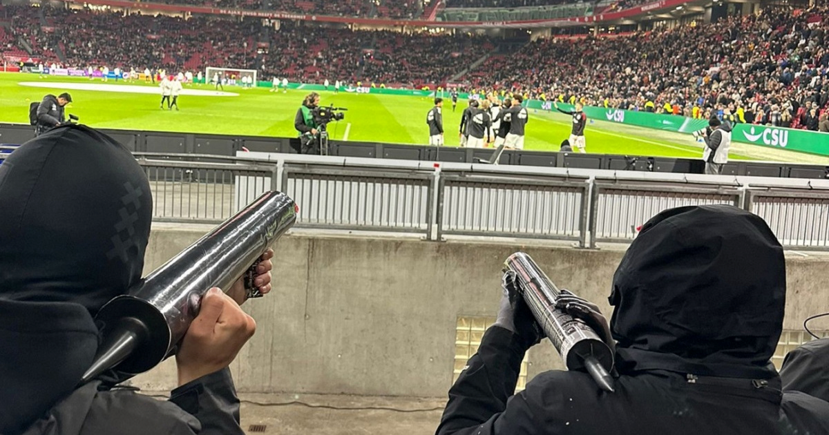 Nevjerojatna scena. Ovako je počelo pirotehničko ludilo u Amsterdamu