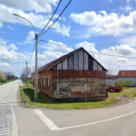Kod Požege traktorom sletio s ceste i udario u kuću. Ozlijeđen je