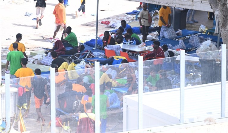 Izvanredno stanje na Lampedusi, Njemačka traži raspodjelu migranata. "Na granici smo"