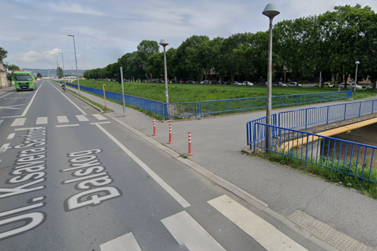 Mladići se sudarili autima, dogovarali o plaćanju štete pa potukli