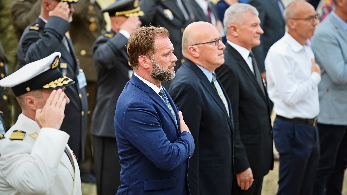 Banožić i Hranj uručili pohvale vojnicima za pomoć stanovništvu nakon potresa
