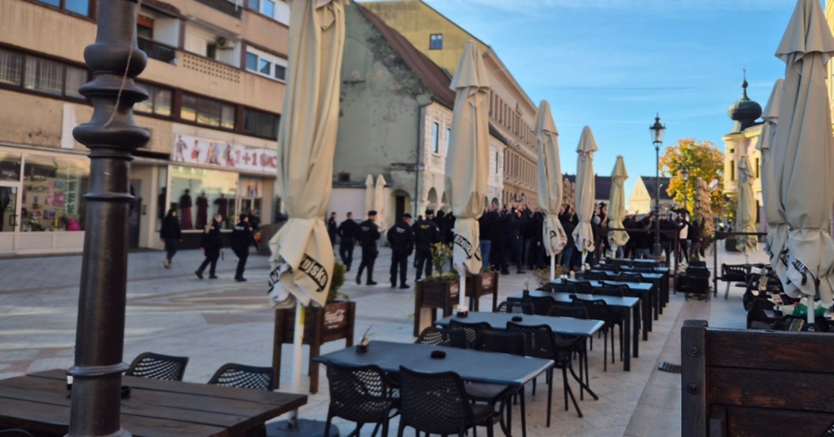 VIDEO Torcida stigla u centar Vinkovaca. Gimnazijalci ostali bez velikog odmora