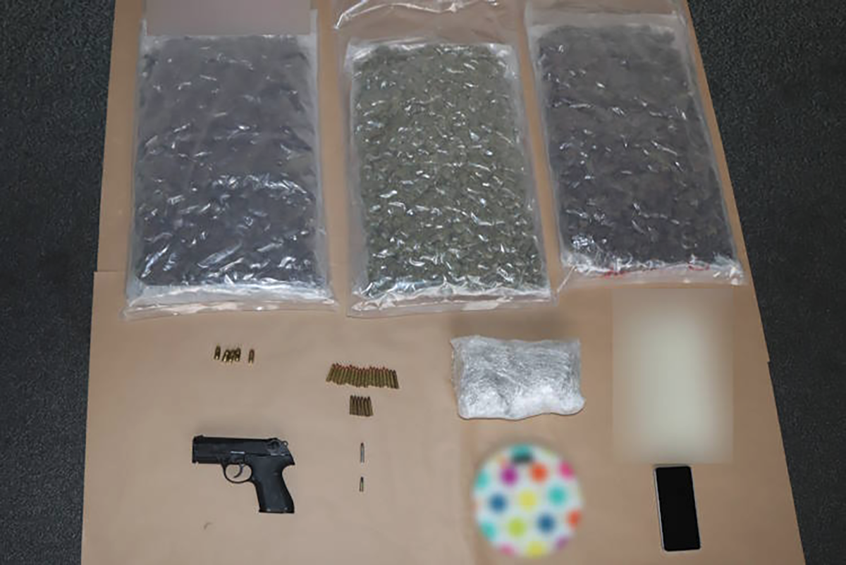 FOTO U Dubravi uhićen 32-godišnjak s 3.5 kg marihuane i pištoljem