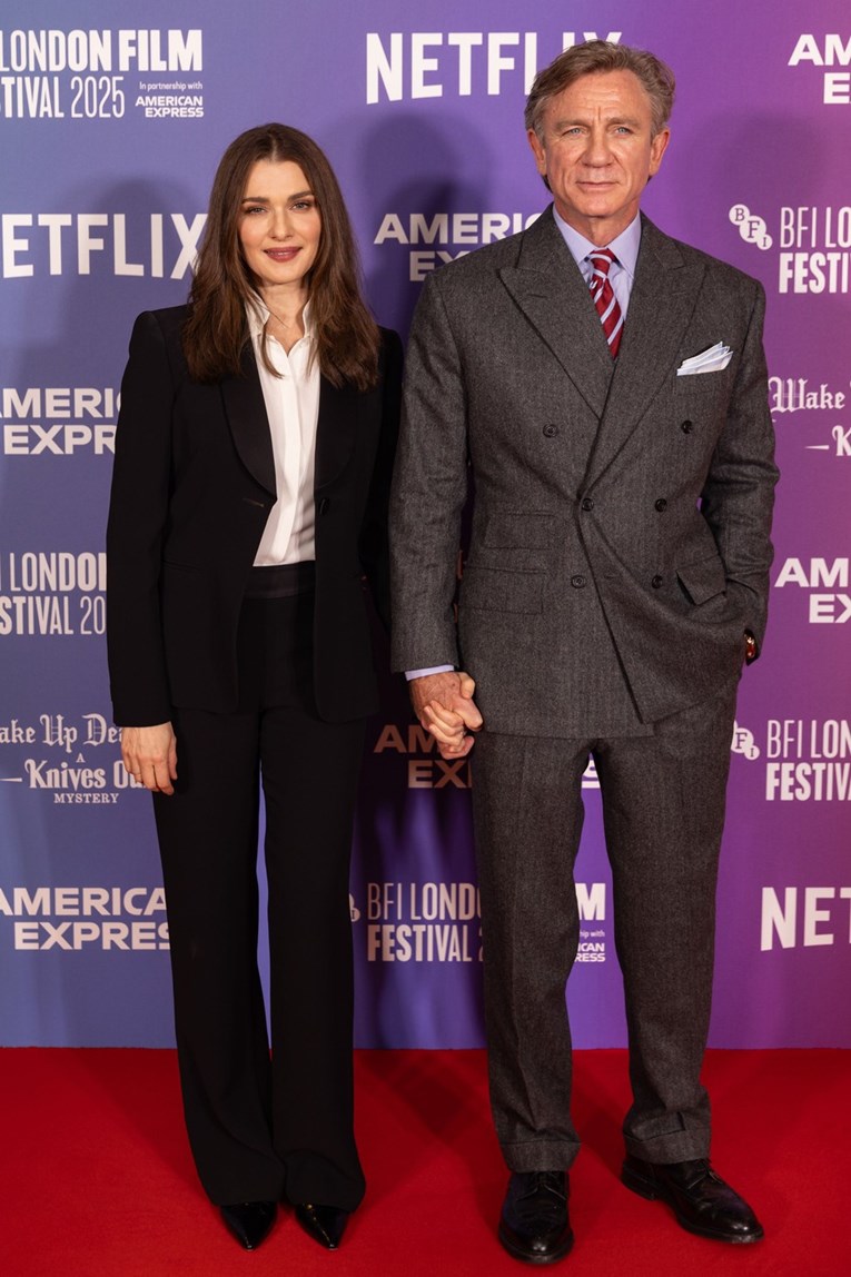 Daniel Craig i supruga zablistali na premijeri filma, svi pričaju o njegovoj frizuri