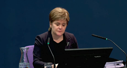 Bivša škotska premijerka plakala na saslušanju o koroni. Priznala brisanje poruka