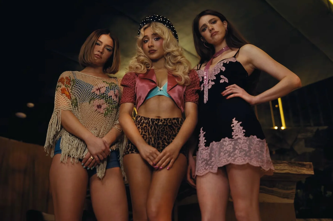 Novi spot Sabrine Carpenter je pun skrivenih poruka (i jako hot)