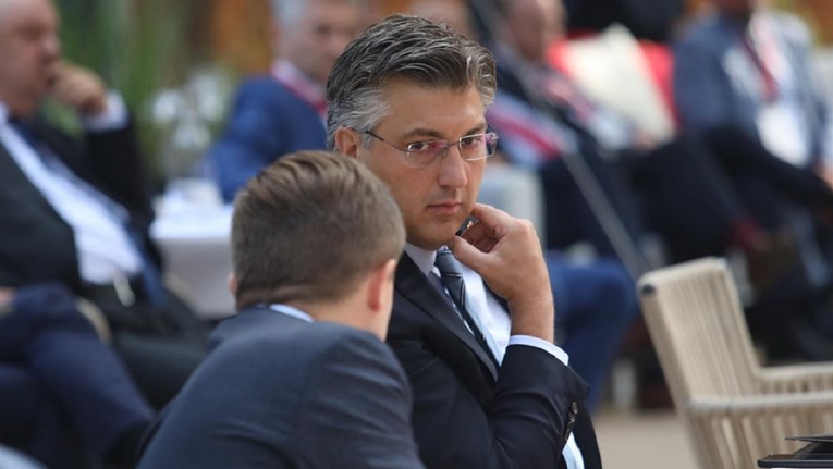 Ministar Marić dao ostavku, oglasila se vlada