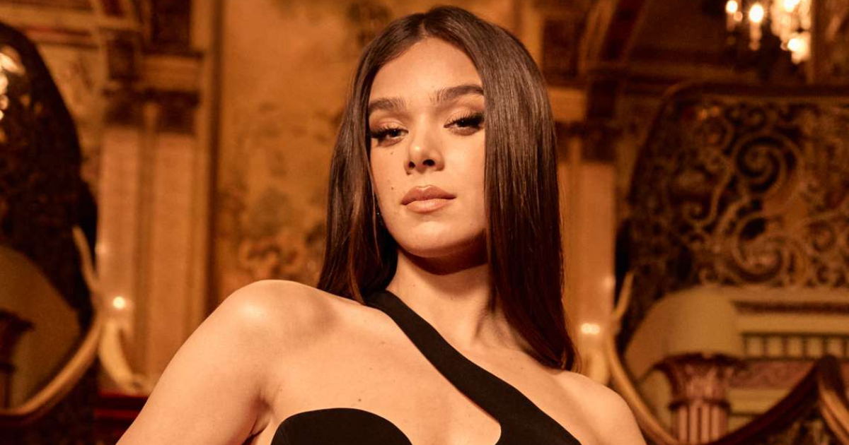 Hailee Steinfeld u Super Bowl reklami: "Dajmo grudima pažnju koju zaslužuju"