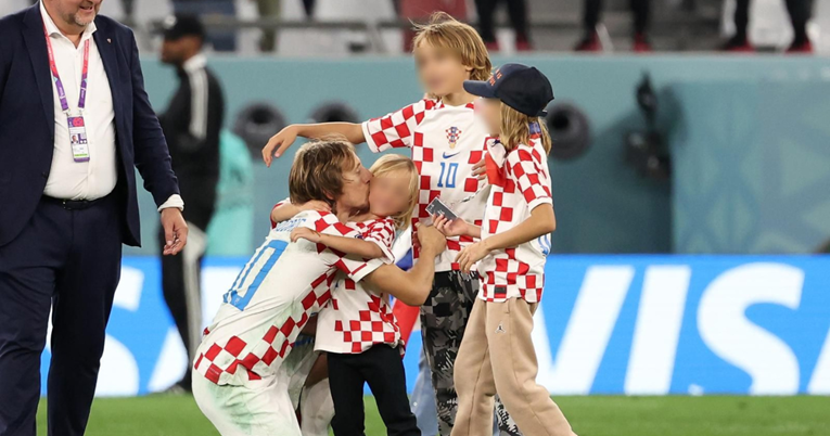 Luka Modrić nakon utakmice potrčao svojoj djeci u zagrljaj