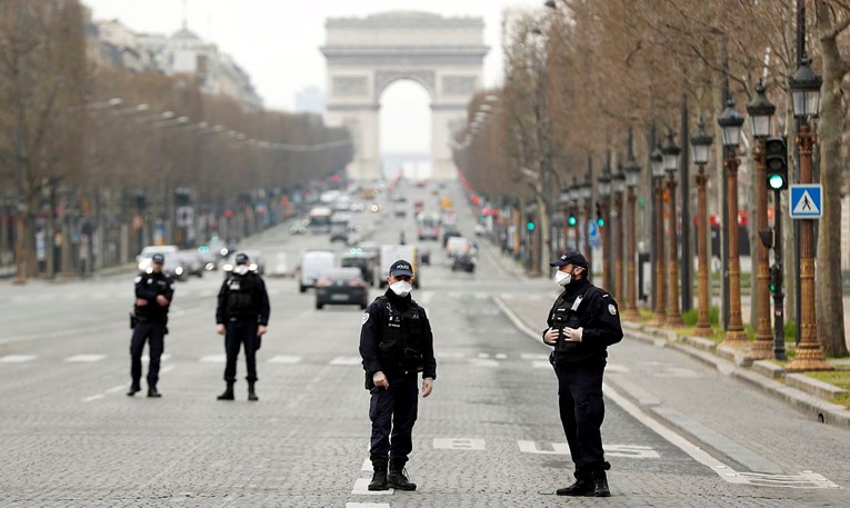 Nakon odluke o stavljanju Francuske u karantenu ulice Pariza prazne