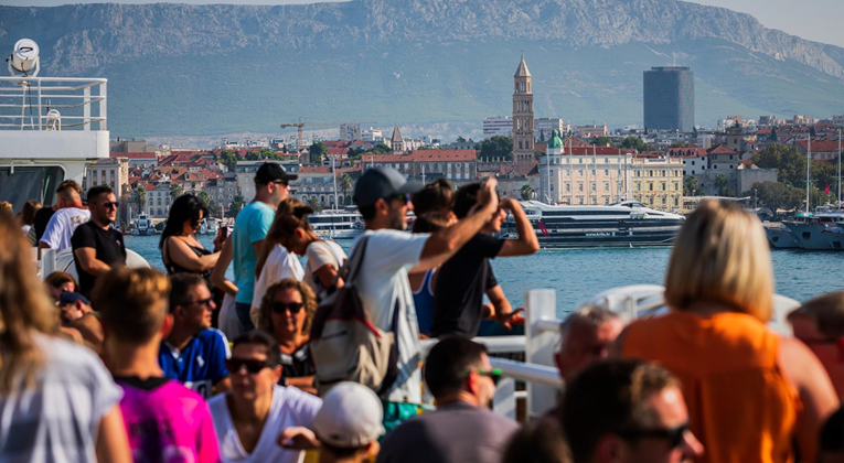 Švedska TV se danima bavi hrvatskim turizmom: "Svi se bune, samo Hrvati ne. Zašto?"