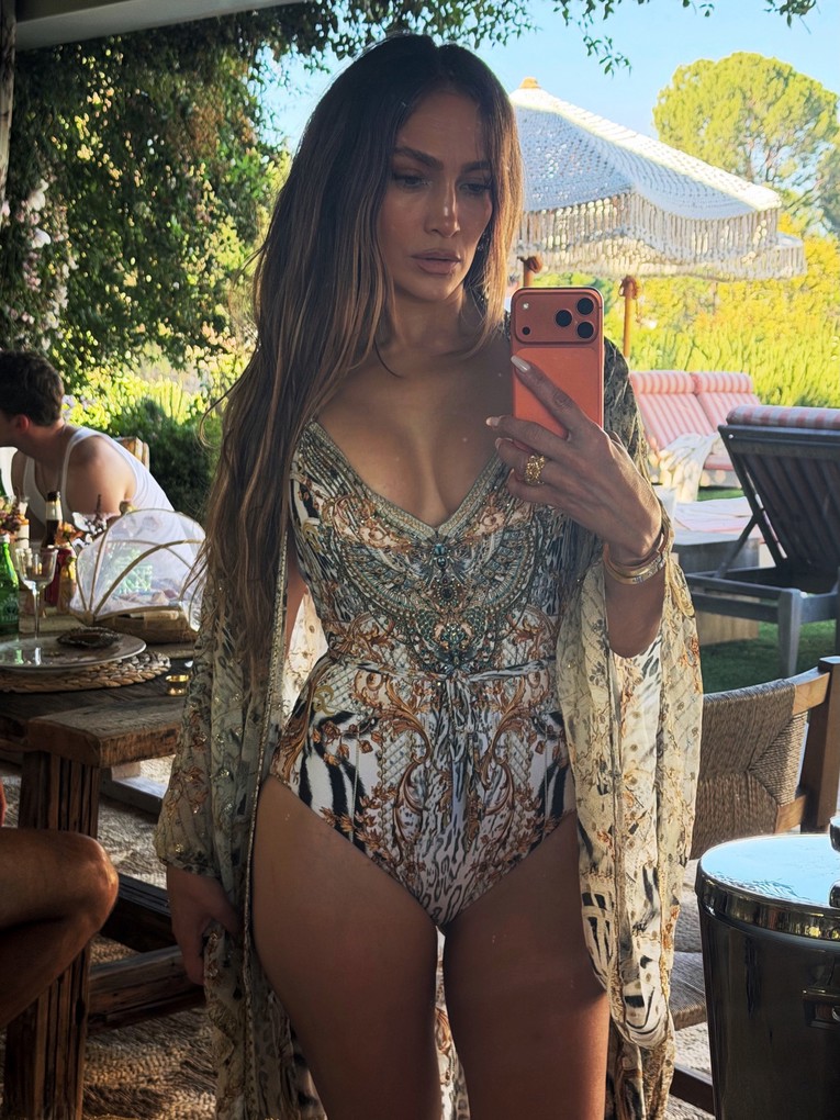 Jennifer Lopez (57) pozirala u kupaćem, ljudi: "Najljepša žena na svijetu"