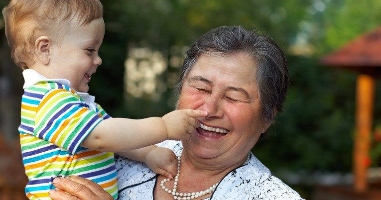 Mama postavila granice s bakama i djedovima pa objasnila zašto je to zdravo i nužno