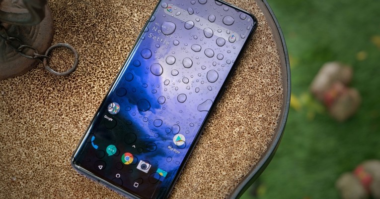 OnePlus Ace 2 Pro ima inovaciju koju iPhone 14 Pro nema