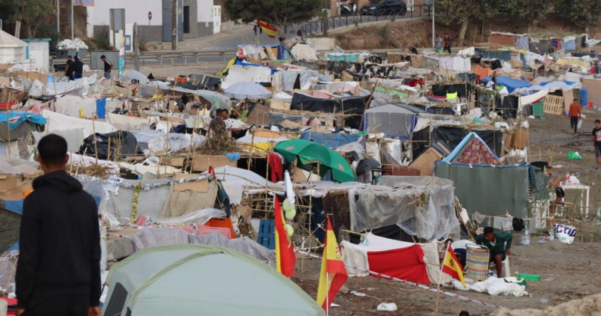Španjolska pokreće istragu o masovnom ulasku migranata u Ceutu