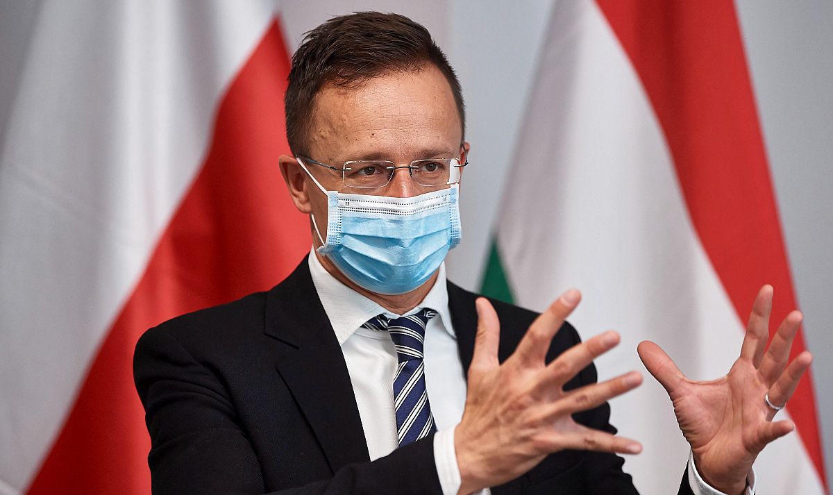Mađarski ministar vanjskih poslova ima koronavirus, u zemlji uveden policijski sat