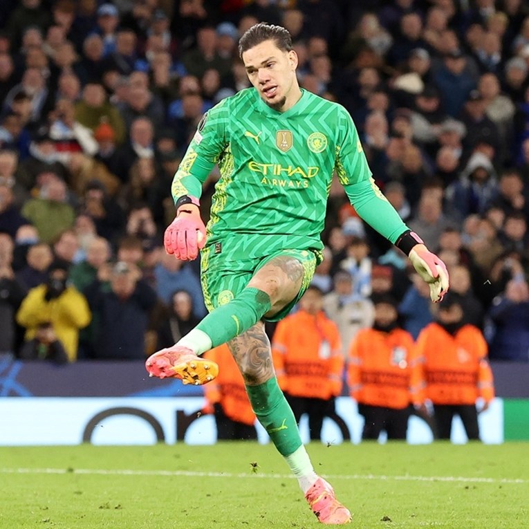 Livakoviću konkurent postaje golman koji je 2023. bio najbolji na svijetu?