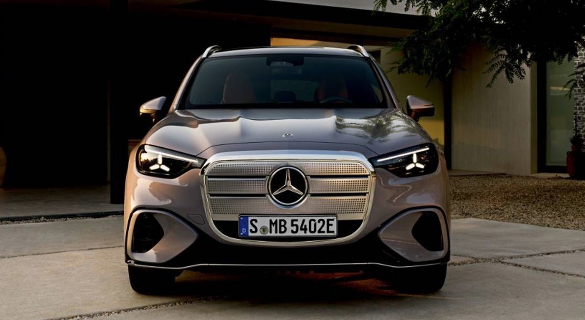 Mercedes-Benz S-klasa uskoro će plijeniti pažnju s ogromnom svjetlećom maskom