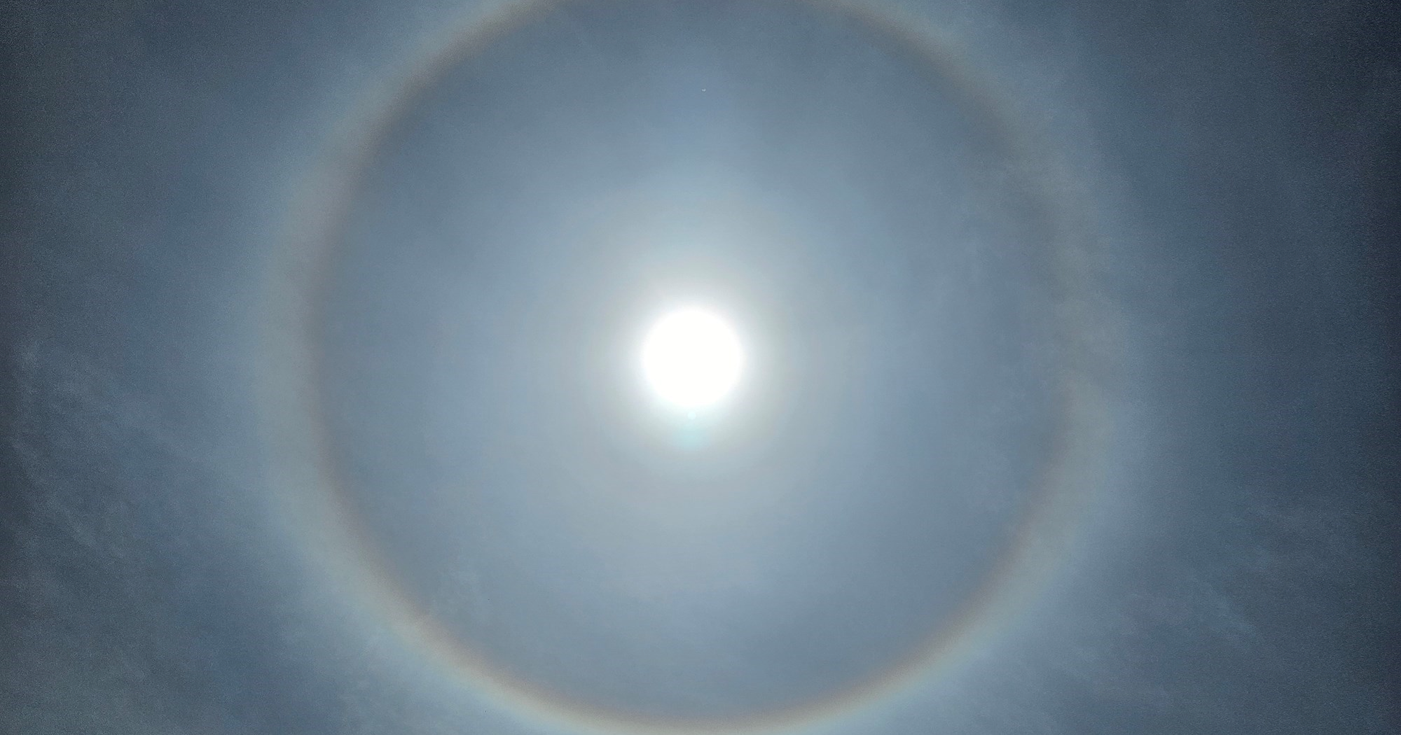 Danas se na nebu iznad Zagreba vidi rijedak nebeski fenomen. Znate li što je "halo"?