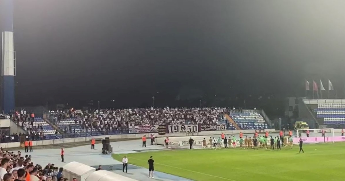 Torcida nakon poraza skandirala Livajino ime. On im mahnuo