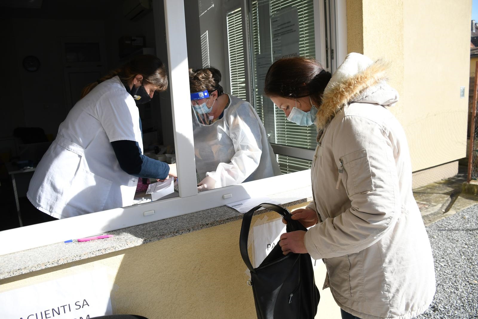 Stožer: Imamo 961 novi slučaj. 401 osoba u bolnicama, 17 na respiratoru