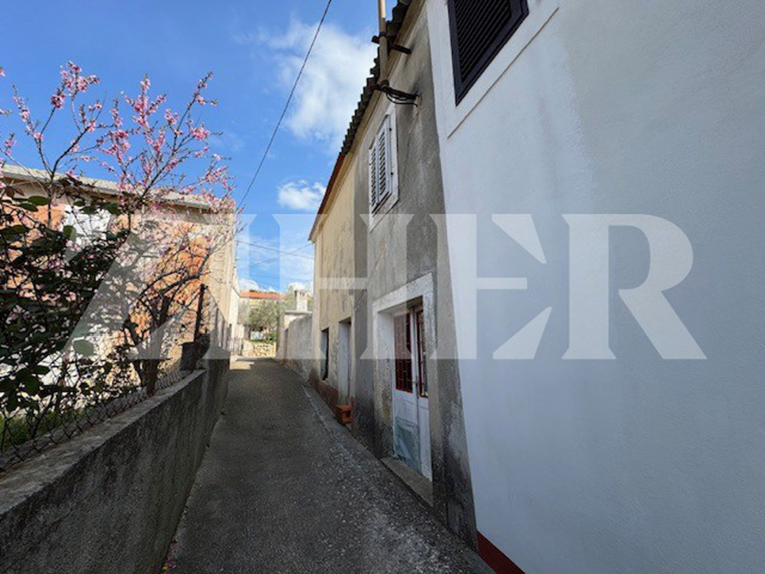 Za 27.000 €: Mala kamena kuća za adaptaciju na otoku Ugljanu