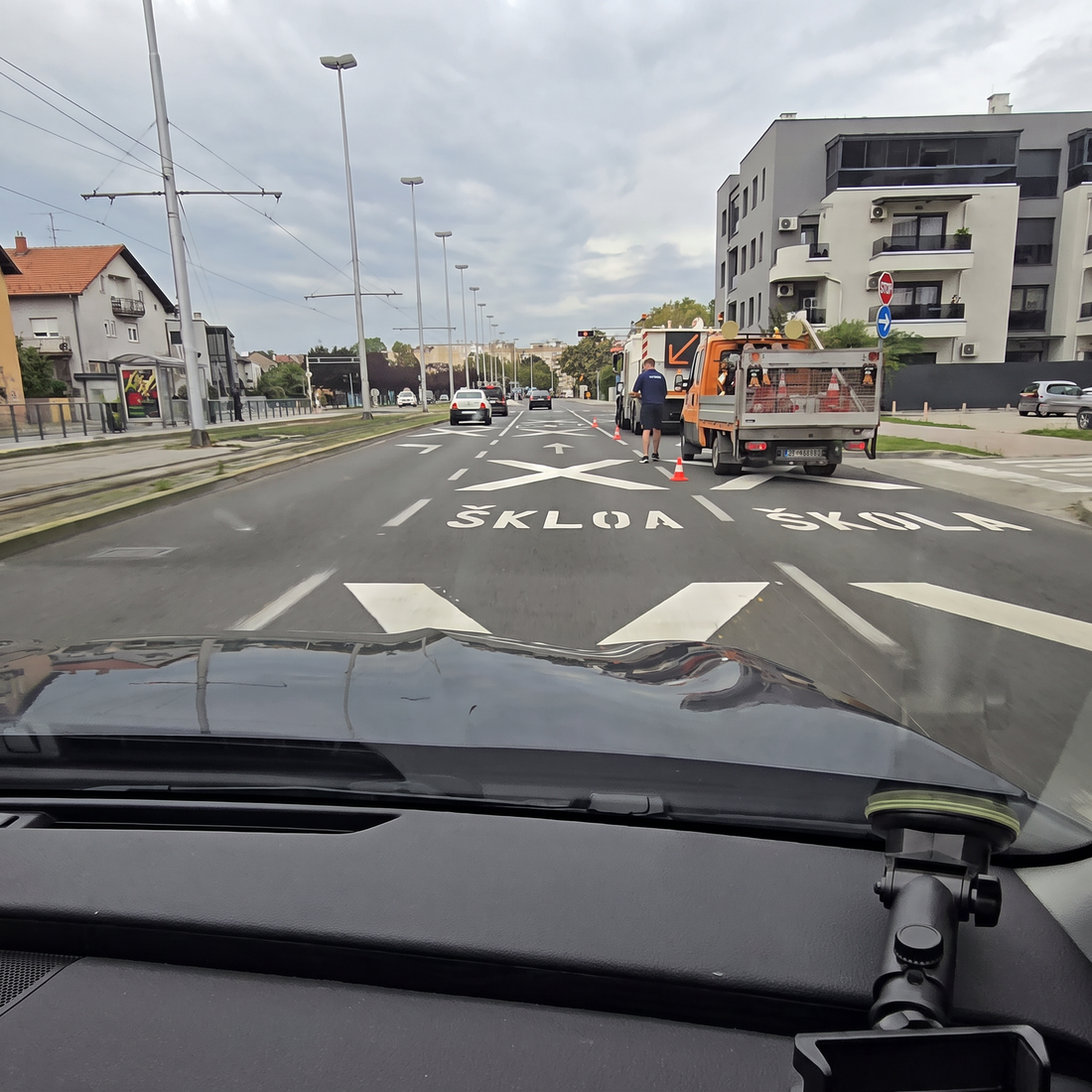 VIDEO U Zagrebu na cesti umjesto "škola" napisali "škloa"