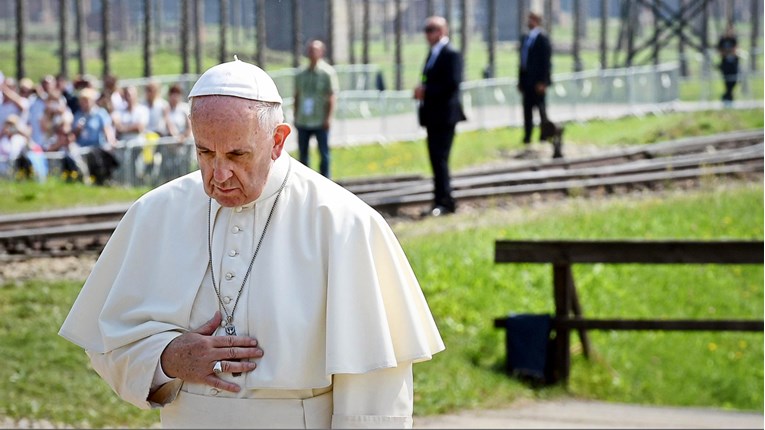 Papa obilježio Holokaust i upozorio na ideološki ekstremizam i nacionalizam