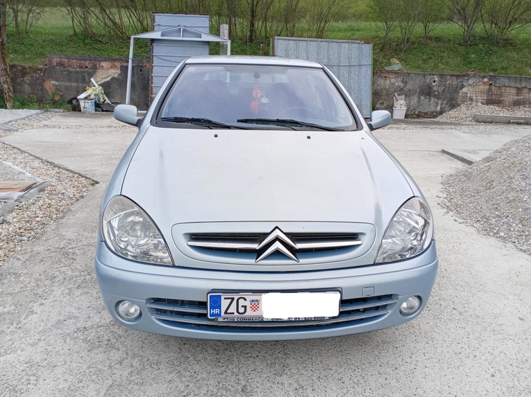 Ovaj Citroen Xsara iz 2003. ima 161.000 km i troši oko 5 litara. Prodaje se
