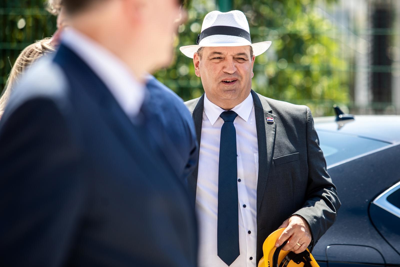 Ovo su ljudi koji su Berošu dali posao u bolnici