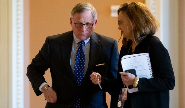 Dok je Trump umanjivao opasnost, senator Burr prodao svoje dionice