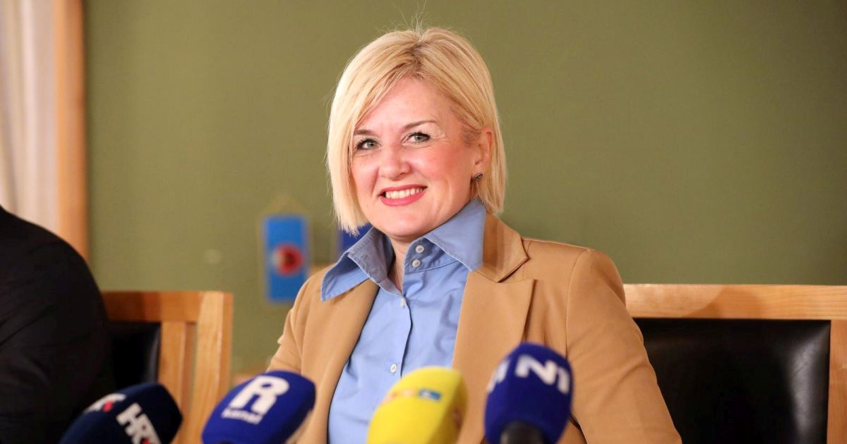 Zaposlenik koji je uzeo čokoladu sa stola riječke gradonačelnice dobio opomenu