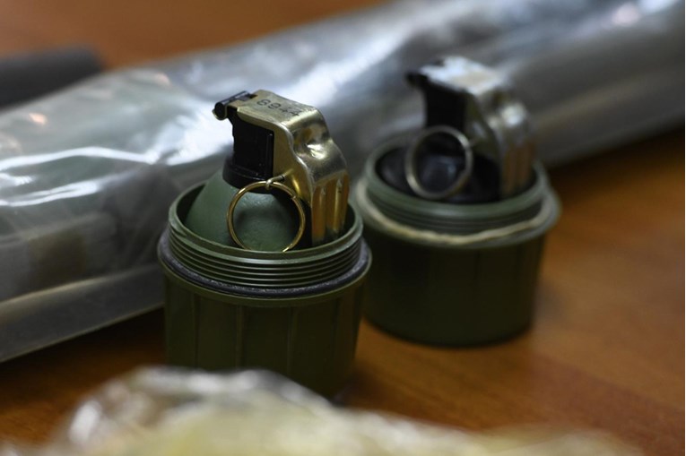 Muškarac kod Varaždina čistio tavan pa pronašao bombe i streljivo