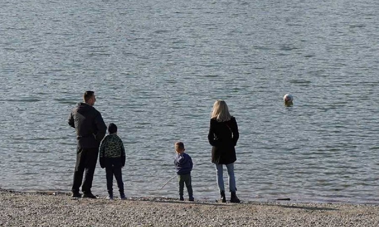 Obitelji lopta pobjegla daleko u jezero Bundek, pogledajte kako su došli do nje
