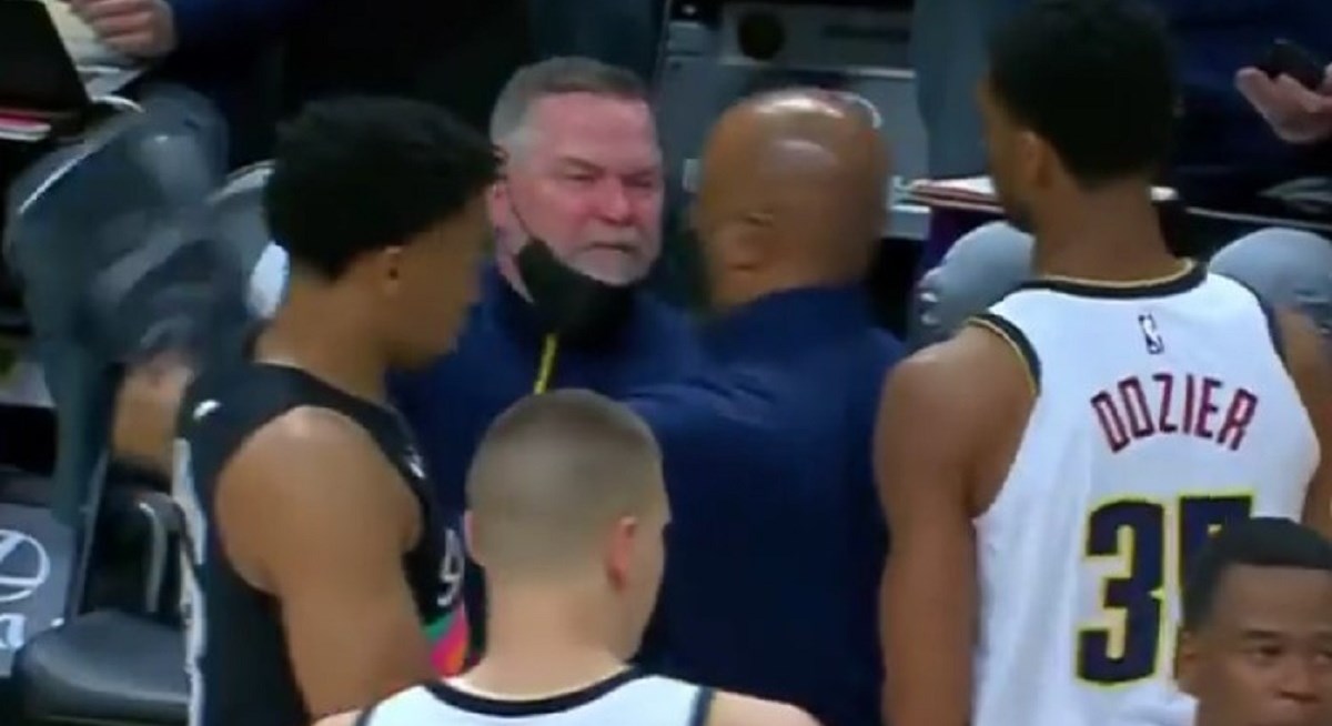 Pogledajte reakciju bijesnog Denverovog trenera zbog nedosuđenog prekršaja na Jokiću