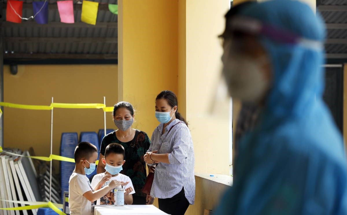 Prva smrt od koronavirusa u Vijetnamu, u Hanoiju zatvoreni barovi i noćni klubovi