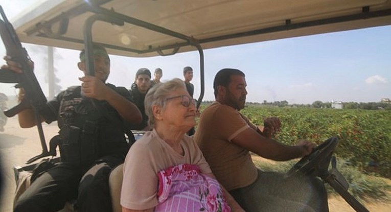 VIDEO Hamasovci oteli i 85-godišnju baku. Odveli su je na vozilu za golf