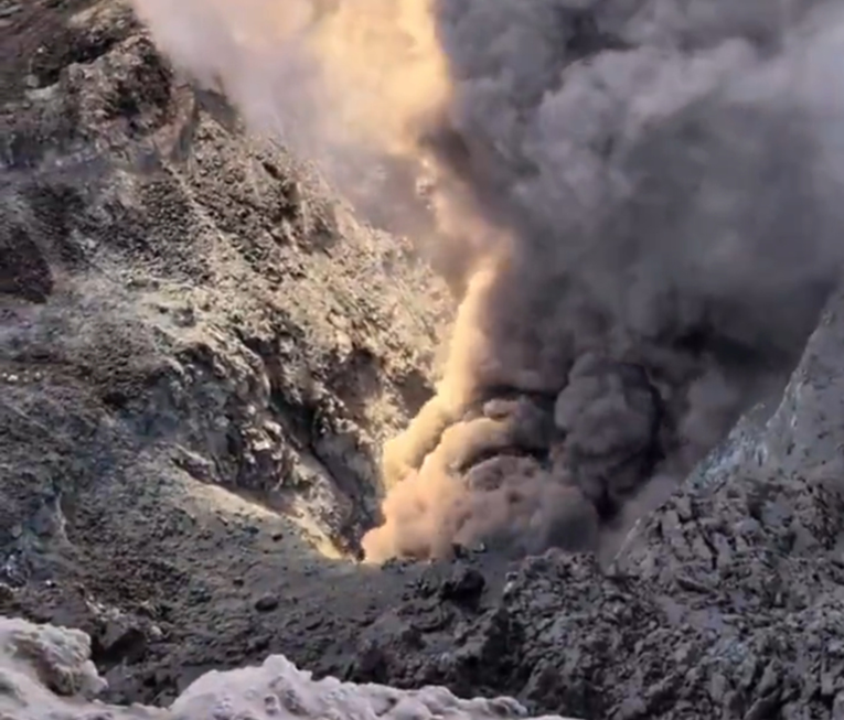 VIDEO Erupcija Etne zatvorila zračnu luku u Cataniji. Sindikati: Ovo je potpuni kaos