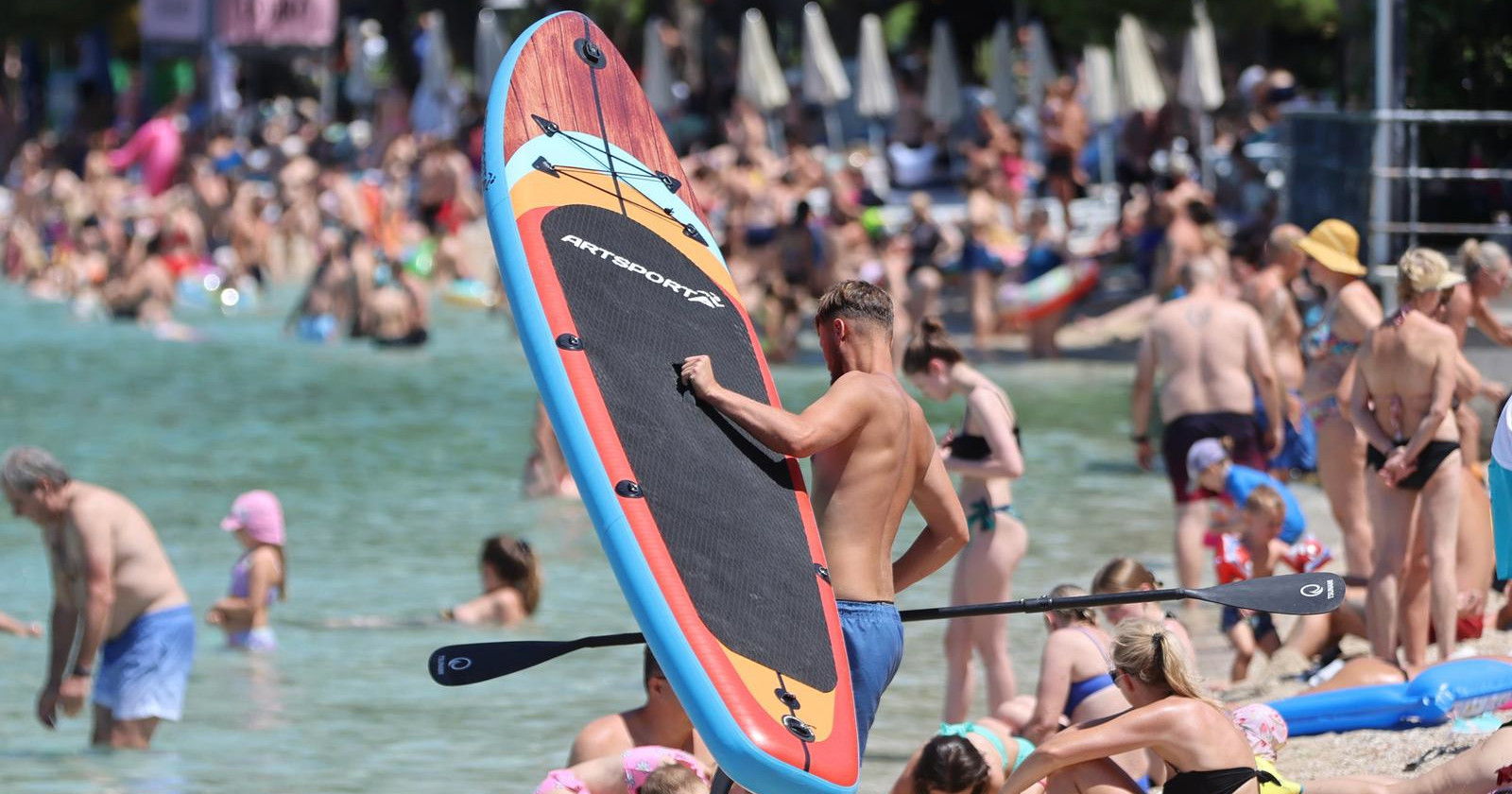 FOTO Plaža u Makarskoj danas je bila krcata