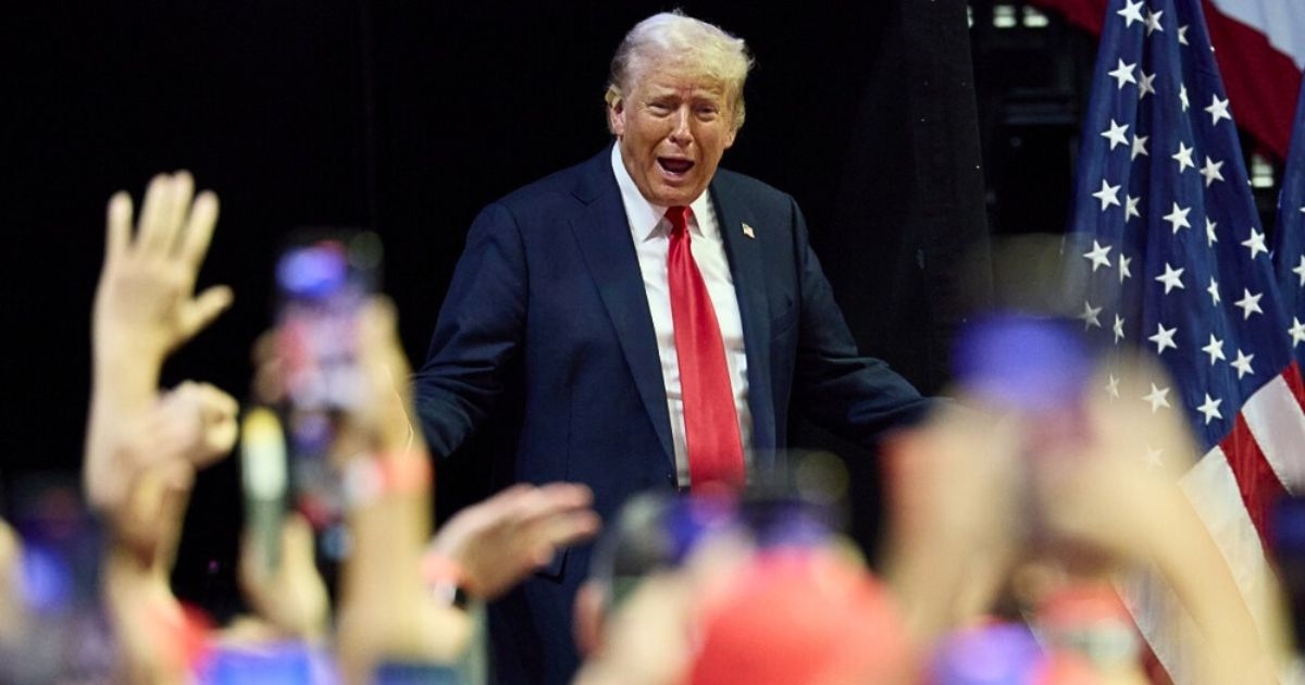 Trump održao skup u Michiganu. "Primio sam metak za demokraciju"