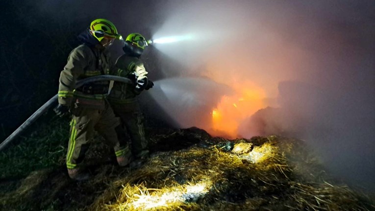 VIDEO I FOTO Netko je u šumi kod Ludbrega zapalio preko 20 bala sijena