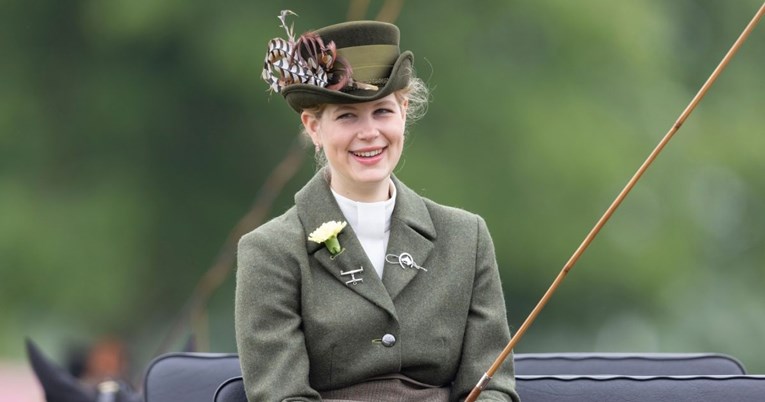 Kraljičina unuka lady Louise Windsor zarađuje 60 kuna na sat radeći u vrtnom centru