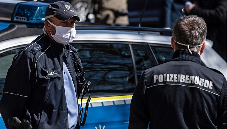 Njemačka policija uhitila Sirijca, sumnjiče ga da je nožem napao 2 turista