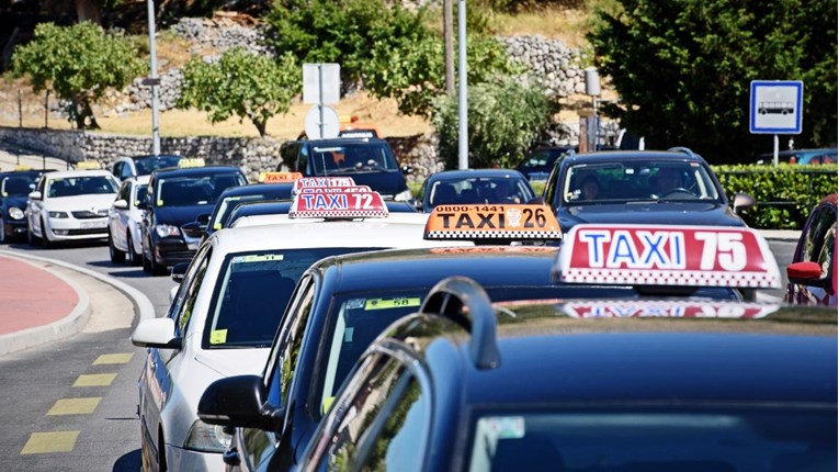 Putnici će moći provjeravati vozače taksija. Evo što će sve moći vidjeti