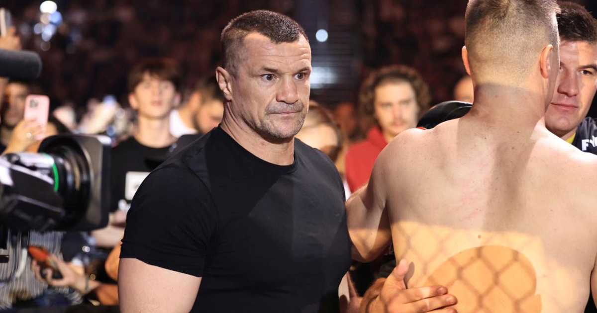 Nastavlja se priča o povratku Cro Copa. Javio se menadžer njegovog mogućeg protivnika