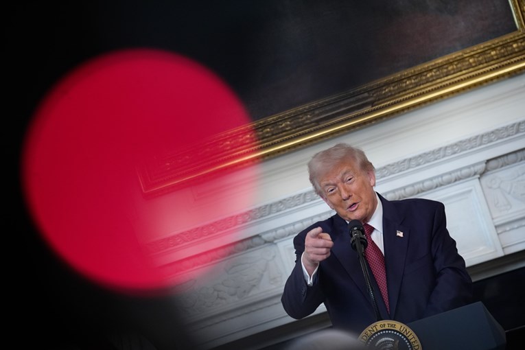 Американскиот Сенат ја блокираше резолуцијата што ќе го спречи Трамп да ја нападне Венецуела