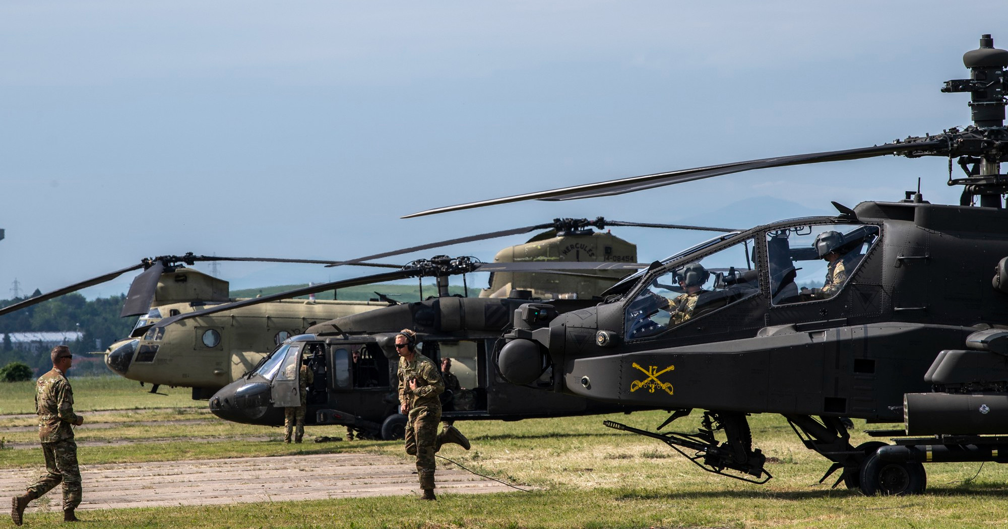 Trump želi Izraelu prodati 30 helikoptera i 3250 jurišnih vozila